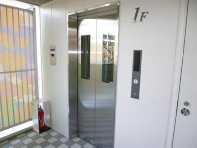 【その他共用部分】 | レヴール | エレベーター付き！荷物の多い日や疲れた日でも、3階までラクラク上がれます☆