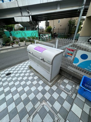 【その他共用部分】 | レヴール | 敷地内ごみ置き場でごみ出しもらくらく～♪忙しい社会人さんや主婦さんにもうってつけ！