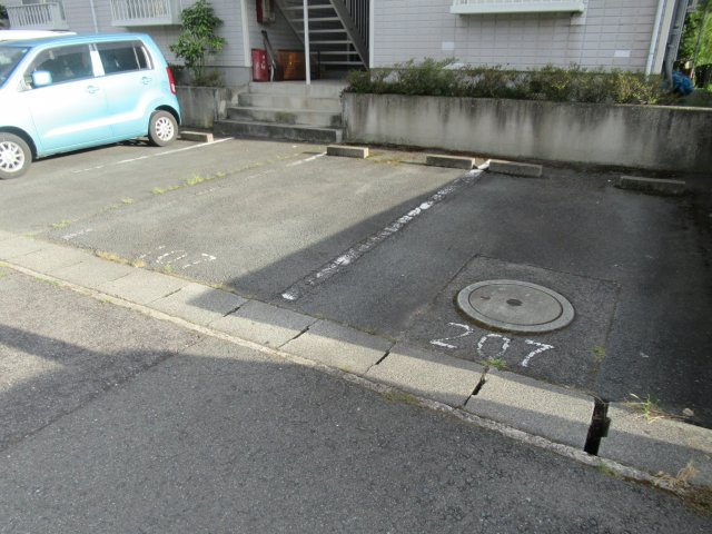 メゾン・ジュネスⅠの駐車場