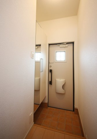 ラフィナートDの玄関