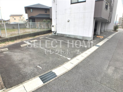 【駐車場】 | サウザンドベル光ヶ丘 | 車をお持ちの方に嬉しい駐車場付きの物件です