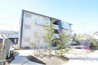 【外観】 | ペットOK♪ワンちゃんまたは猫ちゃんと一緒に暮らせる3階建てマンションです☆ブルーライン「仲町台」駅・グリーンライン「東山田」駅の2駅2沿線利用可能で通勤にも便利な立地！