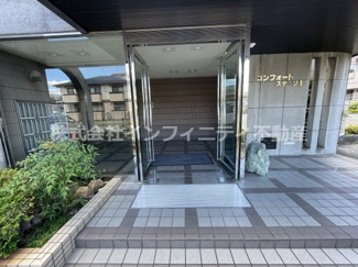 【エントランス】 | 落ち着いたエントランスです