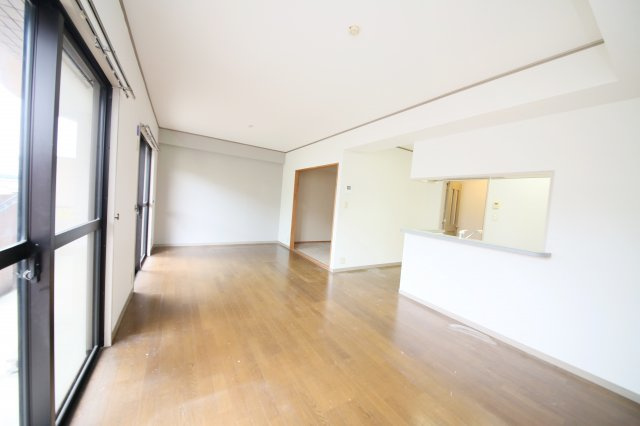 フローレンス新宮の洋室