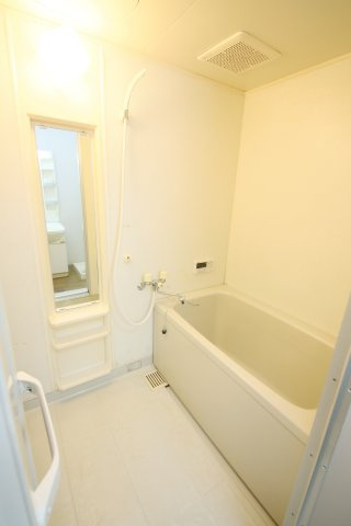 フローレンス新宮の浴室