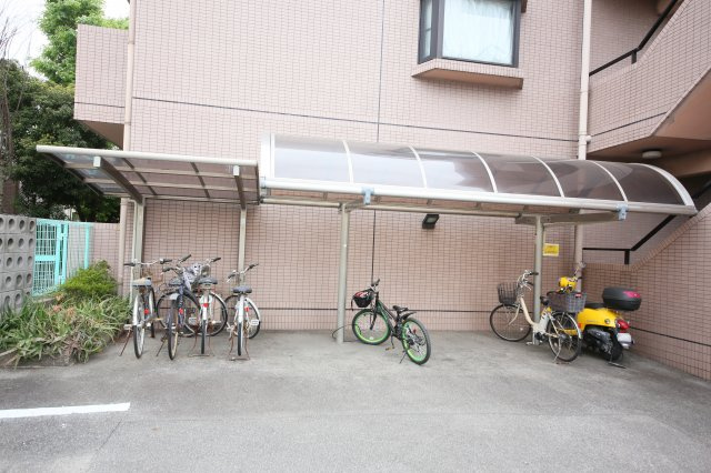 フローレンス新宮の駐車場