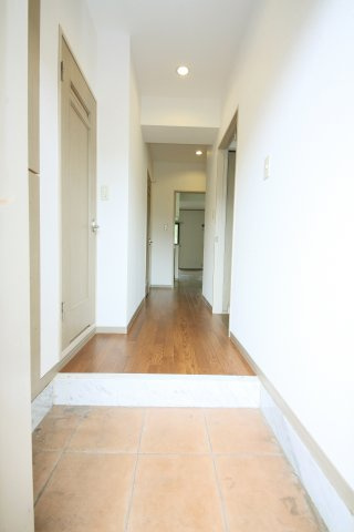 フローレンス新宮の玄関