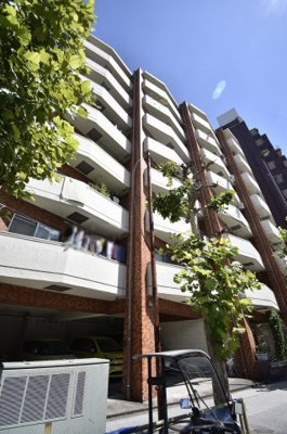 【外観】 | トーエイ大森コープ | 階下の心配のない1階住居につき安心して過ごせます。
LDKと一体感のある使いやすいシステムキッチン採用。