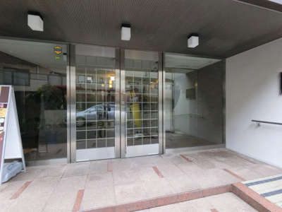 【エントランス】 | レジェンド横浜蒔田 | 日勤管理で管理体制良好のマンションです。
エントランスもきれいですね。