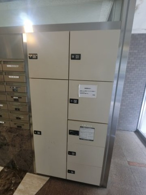 【その他共用部分】 | レジェンド横浜蒔田 | ご不在時にも荷物が受け取れる宅配ボックス付き。