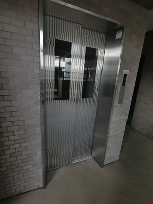 【その他共用部分】 | レジェンド横浜蒔田 | お買い物時やベビーカーの出し入れに便利なエレベーター付。