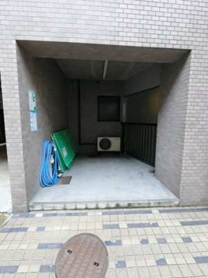 【その他共用部分】 | レジェンド横浜蒔田 | ゴミ置き場です。
敷地内にあるのでゴミ出しが楽ちんです。