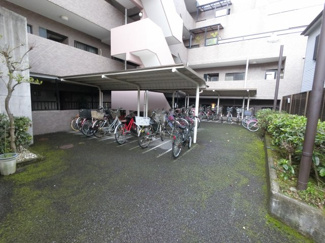 【その他共用部分】 | 駐輪場です。
屋根付きなので雨が降っても安心です。