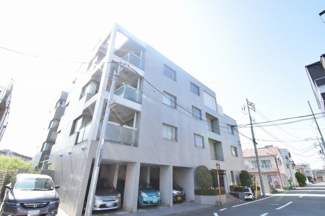 【外観】 | 南西角部屋、鶴見川を見晴らす開放感溢れる眺望です。
匂いが居室につきにくい独立キッチン採用。