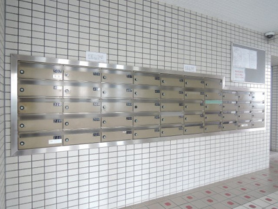 【その他共用部分】 | アーバンハイツ上大岡 | 集合ポストです。
郵便物はこちらからお取りください。