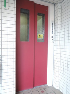 【その他共用部分】 | お買い物時やベビーカーの出し入れに便利なエレベーター付。
