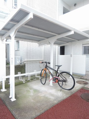 【その他共用部分】 | アーバンハイツ上大岡 | 駐輪場です。
郵便物はこちらからお取りください。