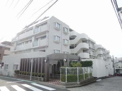 【外観】 | アーバンハイツ上大岡 | 階下の心配のない1階住居につき子育て世代にも◎
南向きにつき日当たり良好。両面バルコニー、北側のお部屋は二重サッシです。
