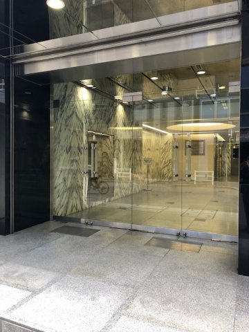新日本橋長岡ビルのエントランス