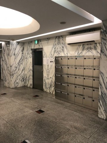新日本橋長岡ビルのロビー