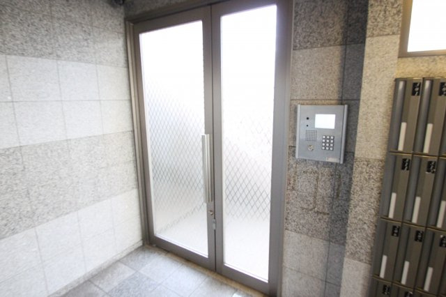 セレブ上小阪のエントランス