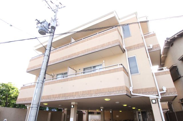 セレブ上小阪の外観