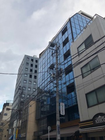 とらい館ビルの外観
