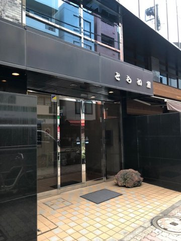 とらい館ビルのエントランス