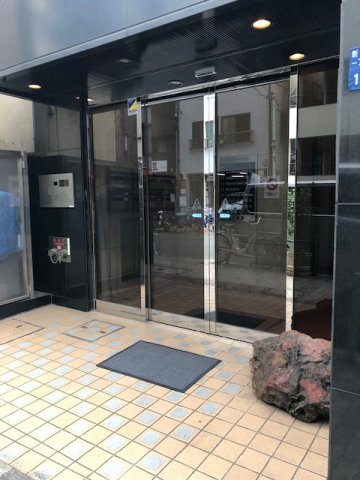 とらい館ビルのエントランス