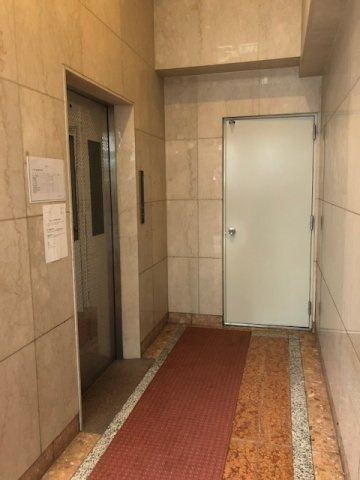 とらい館ビルのロビー