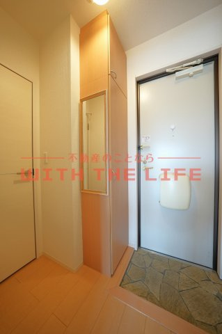 クレイドル【10，000円キャッシュバック対象物件】の玄関|収納もある玄関です