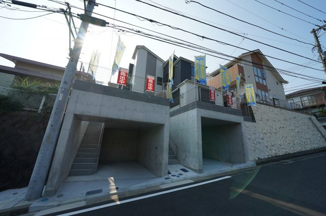 ＬＤＫ１７．５帖の４ＬＤＫ！４．５帖のスカイバルコニー付♪保土ヶ谷区法泉2丁目　全２棟新築戸建ての外観