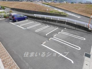 広島市安佐北区可部南１丁目のアパートの駐車場