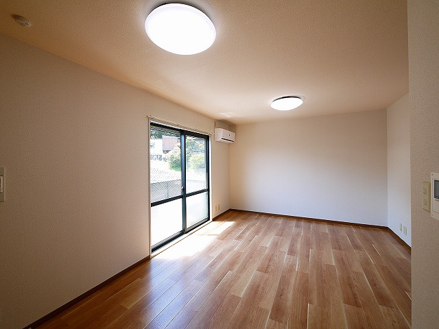 ディアス有里の内装|こちらのリビングで趣味の時間をお楽しみください