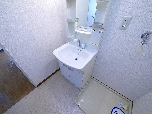 ディアス有里の洗面所|明るい洗面所です