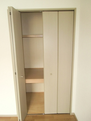 【洋室】 | ジョイフルヨコタⅡ | しっかり収納スペースも確保されています