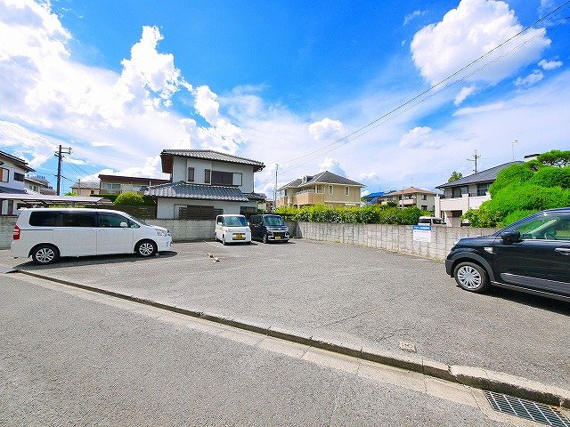 タウニィ箕山の駐車場|カースペースがあります
