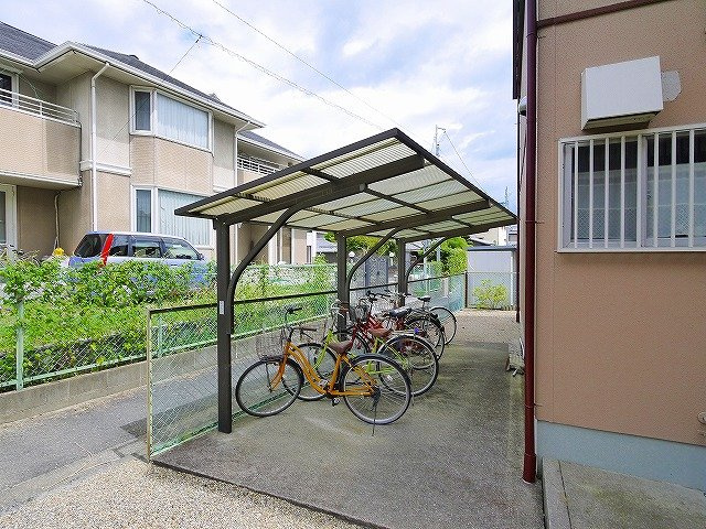 タウニィ箕山のその他共用部分|屋根付きが嬉しい駐輪場