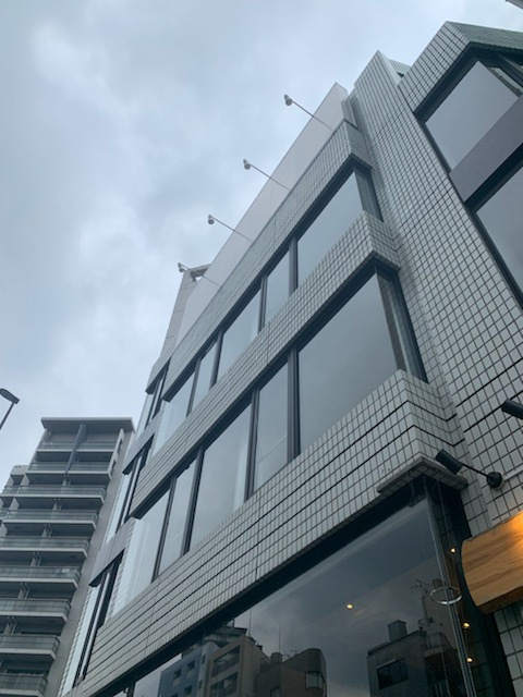スプリングビルの外観
