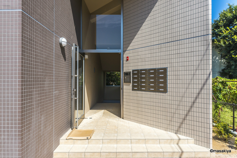 フォレスト カワセミのエントランス|玄関　オートロック付き