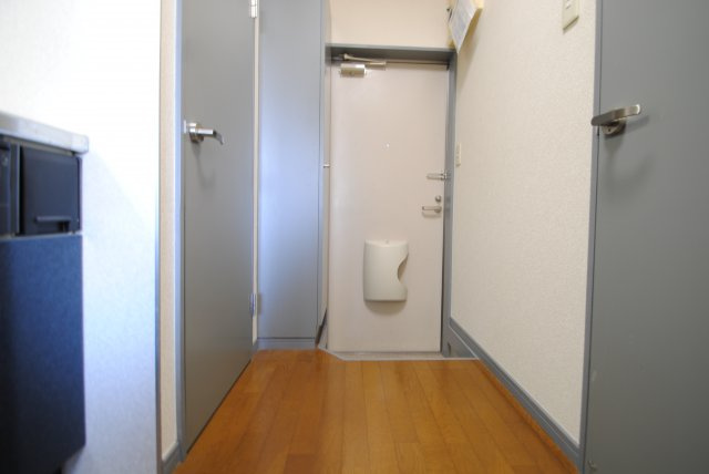 ブリランテ金丸小路の玄関