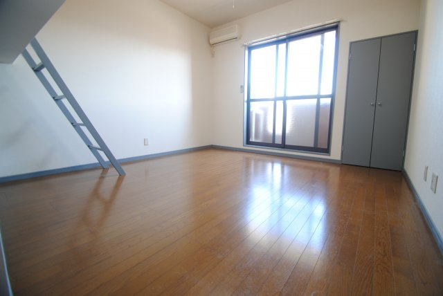 ブリランテ金丸小路の洋室