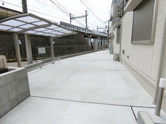 【その他共用部分】 | 屋根付きの駐輪場で雨が降っても大切な自転車が濡れなくてすみますね♪荷物が重いときに自転車があれば助かりますね！