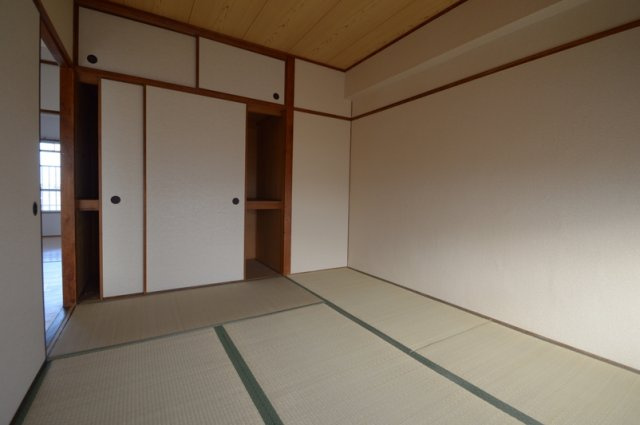 松井マンションの和室
