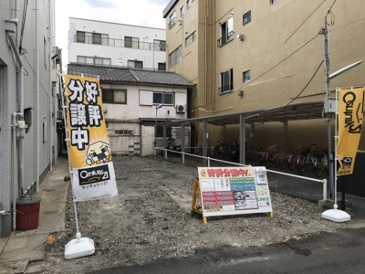 【前面道路含む現地写真】 | ケーズグランデ　今福東２　土地 | 別角度から見た前道含む現地土地写真です。
お目当ての建築会社やハウスメーカーで、マイホームを建てることができる建築条件なし