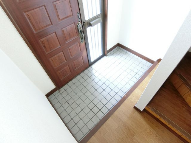 山田戸建住宅の玄関