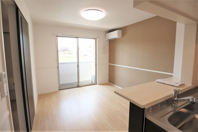 グランドハイツ弐番館の居間・リビング