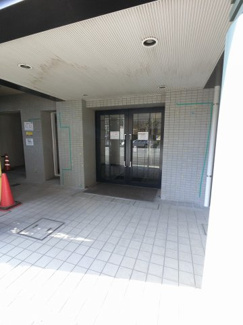 【エントランス】 | エントランスもきれいです。
大手管理会社で管理体制も良好ですよ。