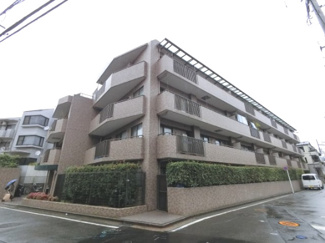 【外観】 | 2階部分・南向きにつき陽当たり良好です。
明るいリビングと接した和室はオープンにすると開放感あふれるスペースに♪