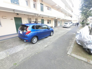 【駐車場】 | 平置き駐車場です。
お車をお持ちの方も安心です。